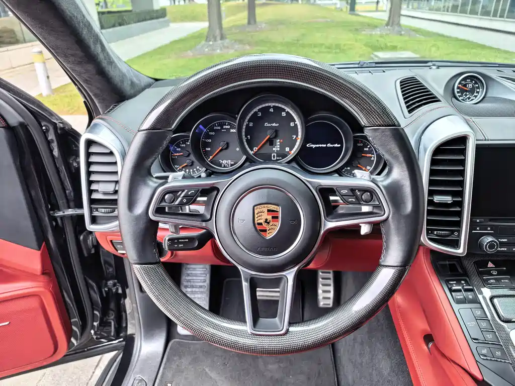 Porsche Cayenne 2017 — фото 11