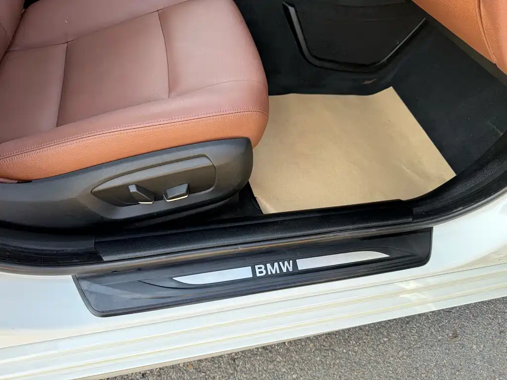 BMW 5 Series 2017 — фото 9