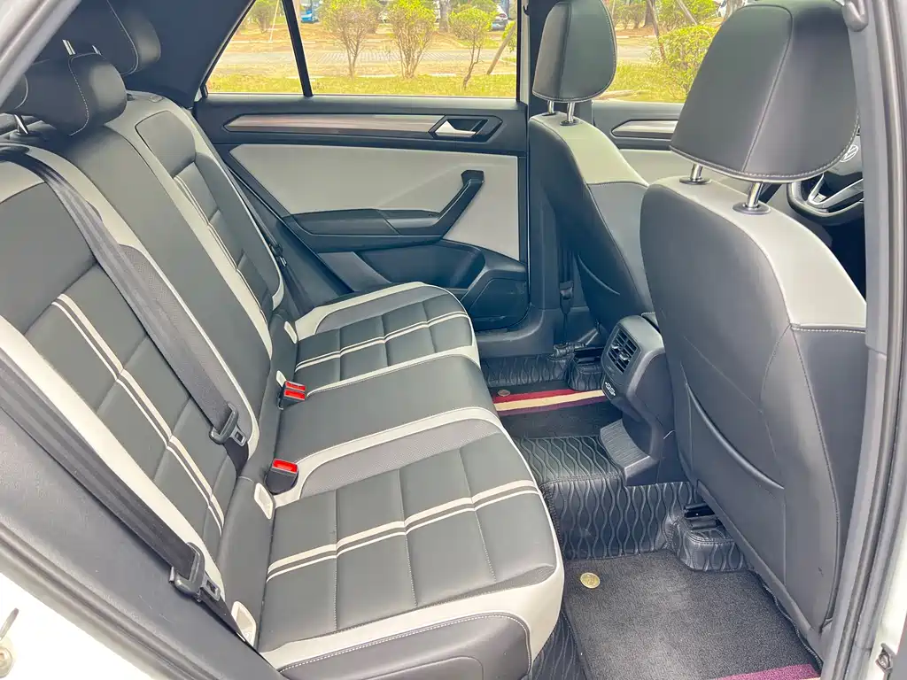 Volkswagen T-Roc 2023 — фото 19