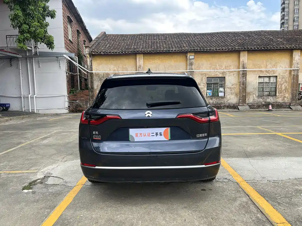 NIO ES8 2022