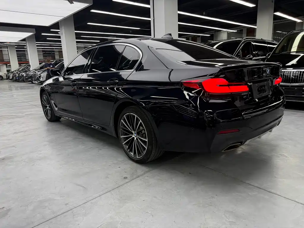 BMW 5 Series 2023 — фото 15