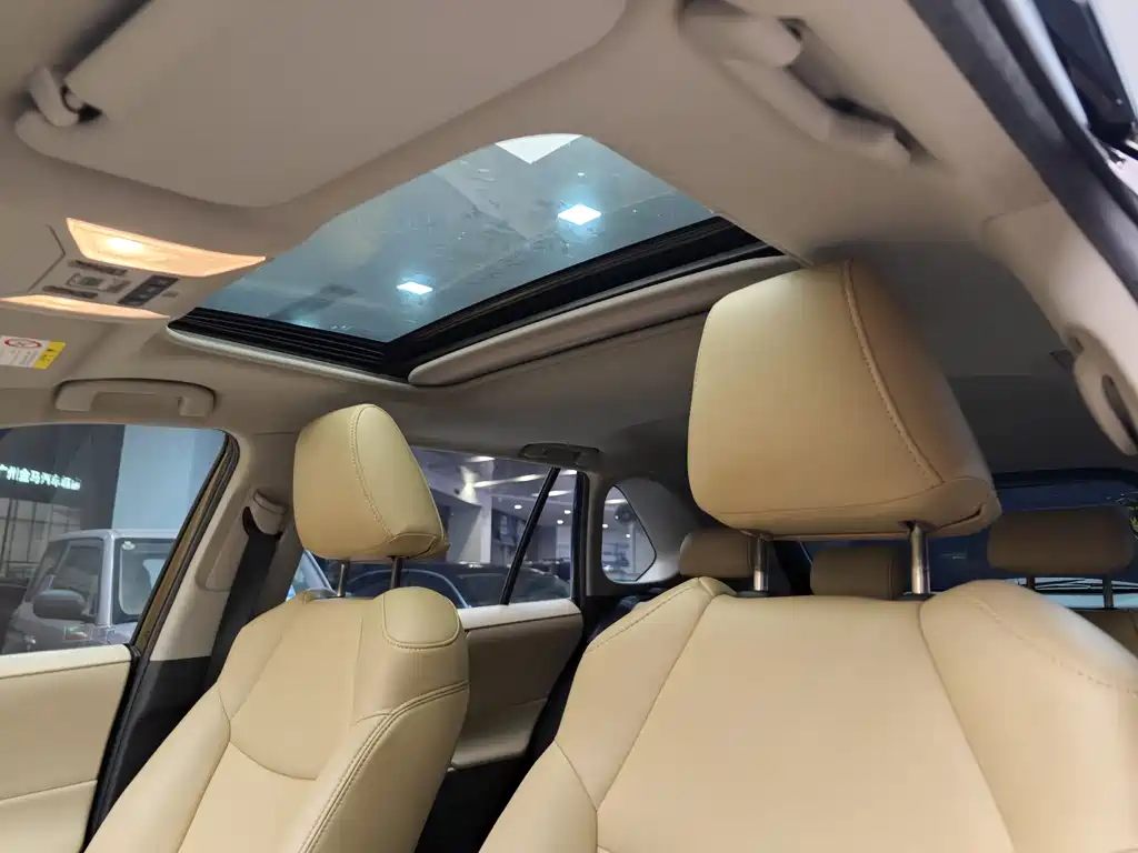 Toyota RAV4 2020 — фото 12