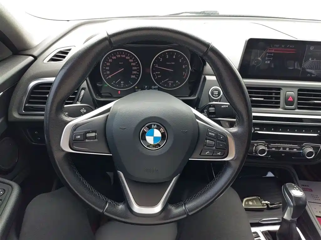 BMW 1 Series 2017 — фото 11