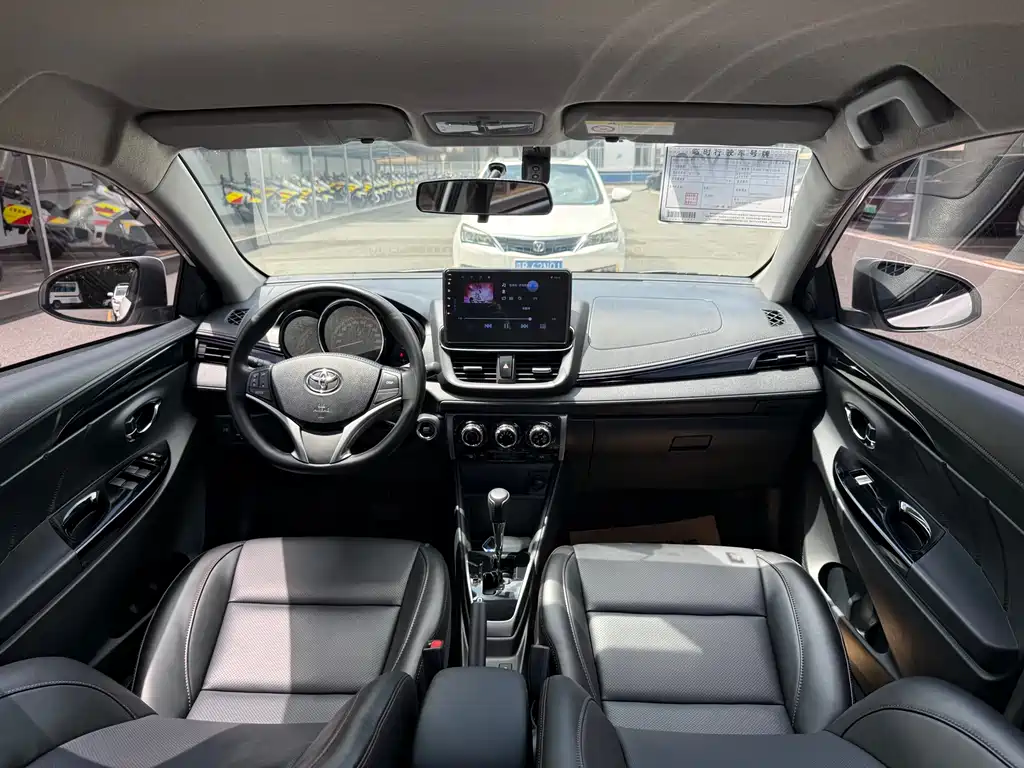 Toyota Yaris L 2022 — фото 11