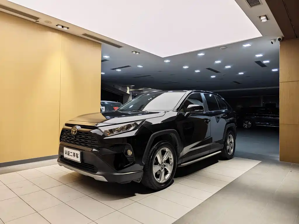 Toyota RAV4 2020 — фото 1