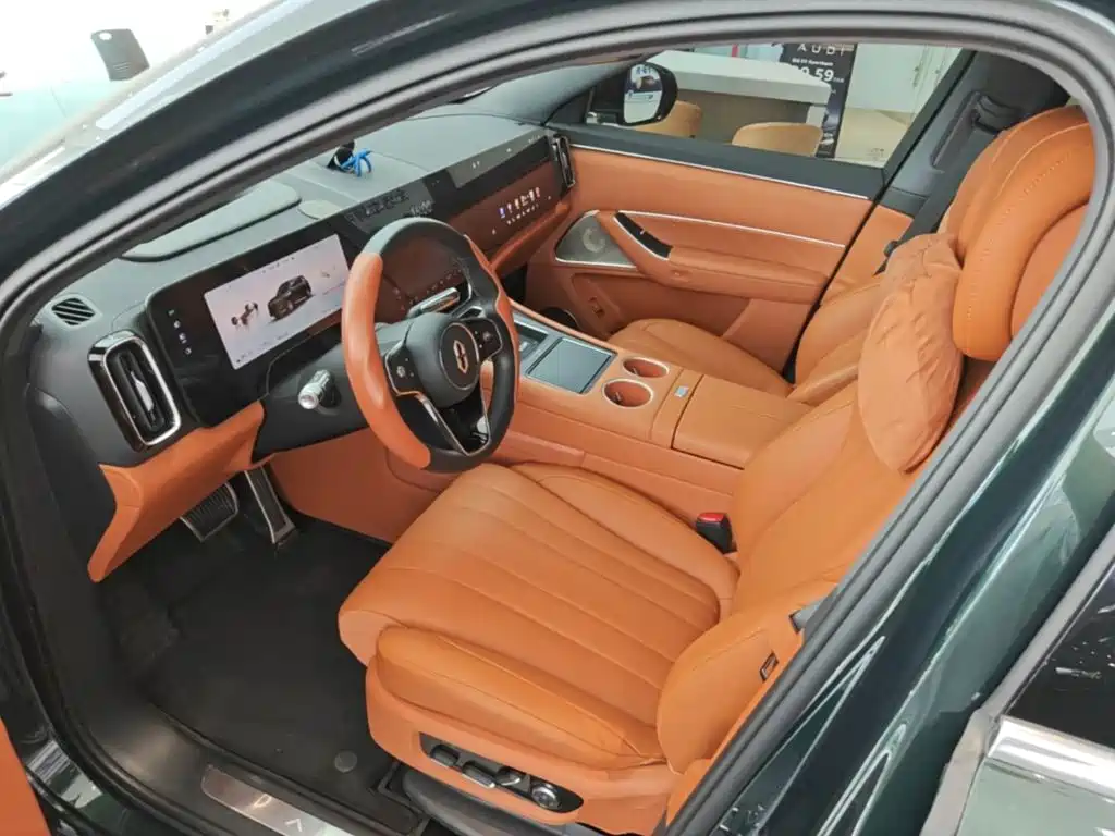 AITO M8 2025 — фото 16