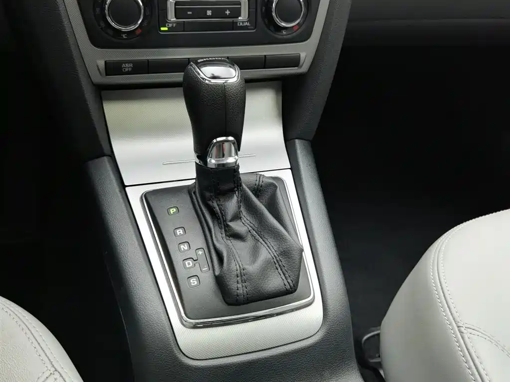 Skoda Octavia 2014 — фото 13