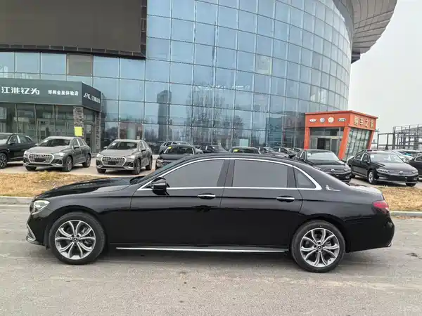 Mercedes-Benz E-Class 2023