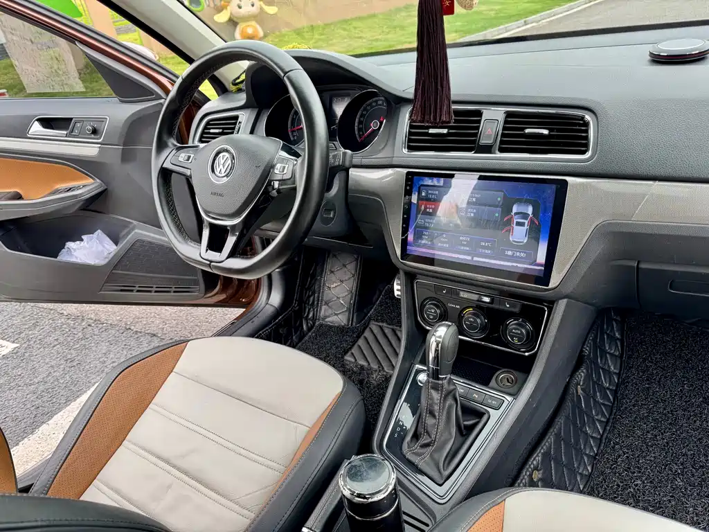 Volkswagen Cross Lavida 2018 — фото 11