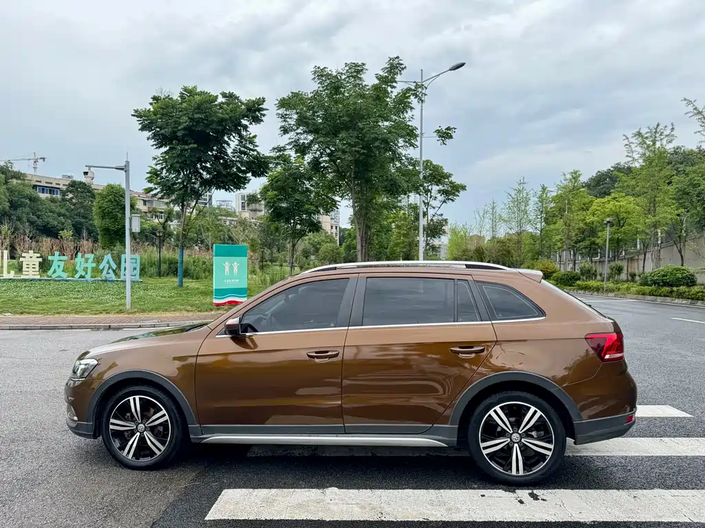 Volkswagen Cross Lavida 2018 — фото 12