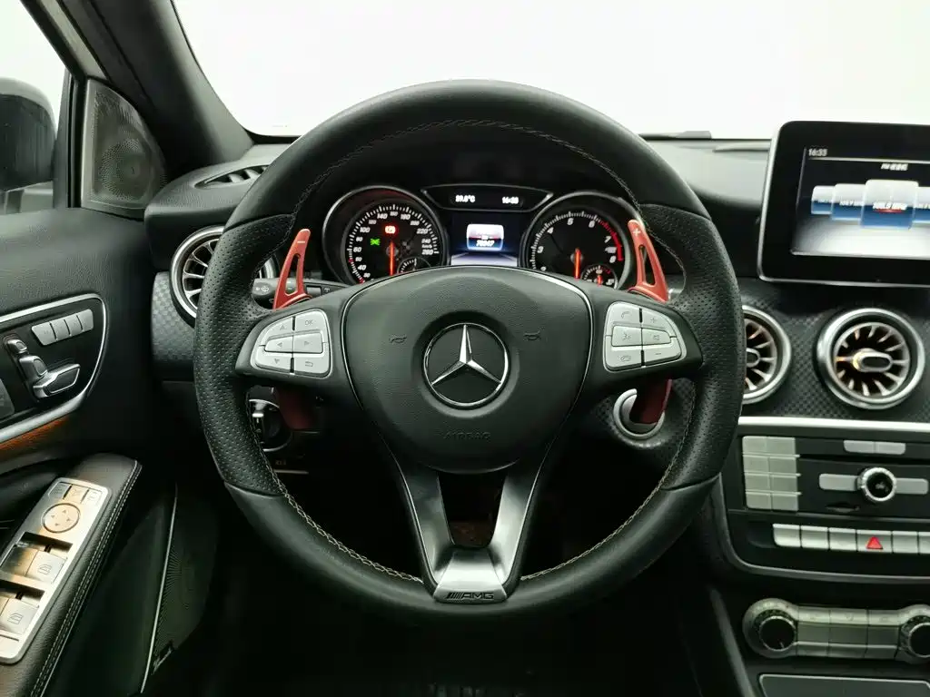 Mercedes-Benz A-Class 2017 — фото 11