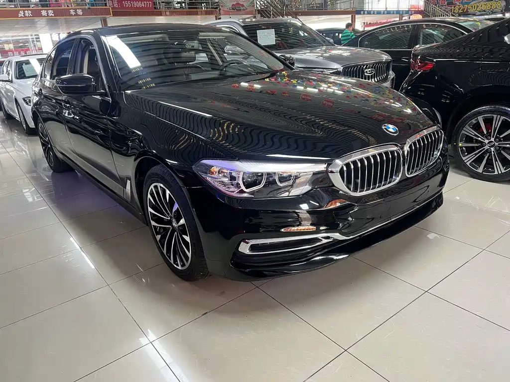 BMW 5 Series 2019 — фото 10