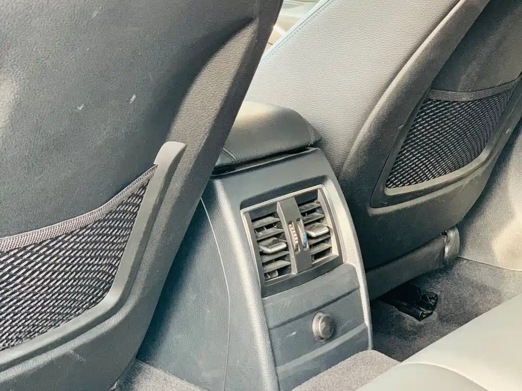 BMW 3 Series 2018 — фото 18