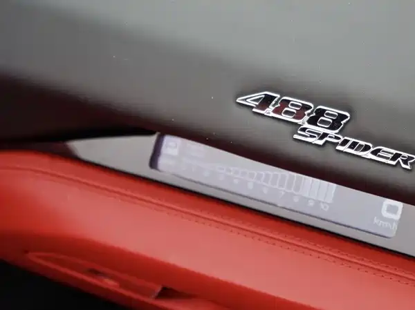 Ferrari 488 2016