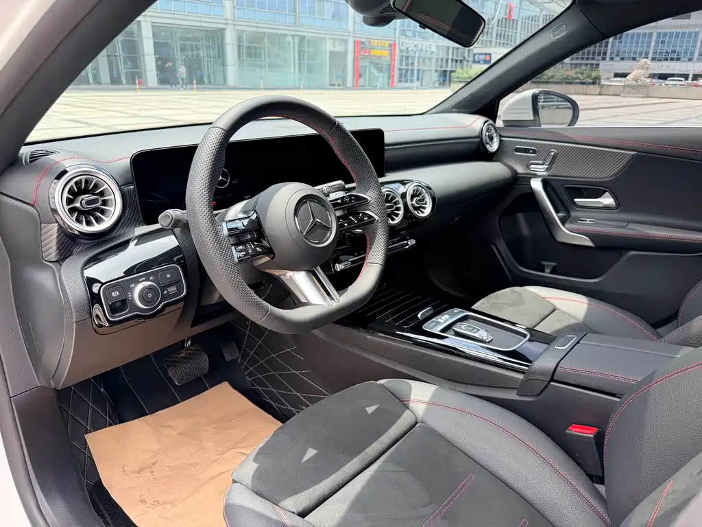 Mercedes-Benz A-Class 2025 — фото 11