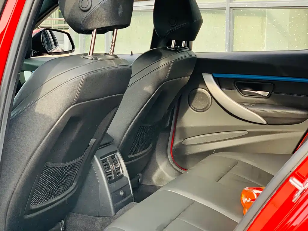 BMW 3 Series 2018 — фото 16