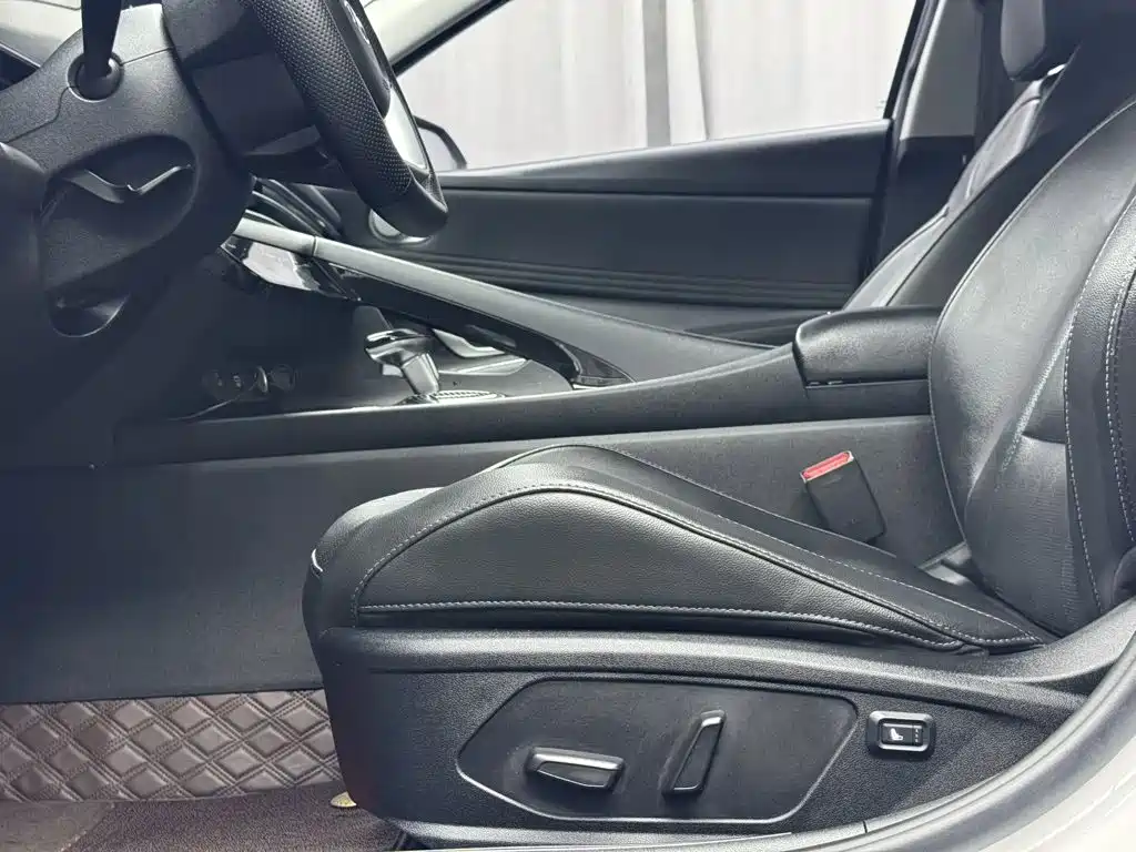 Hyundai Elantra 2022