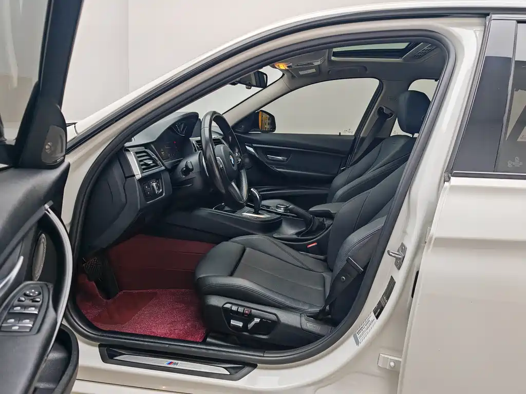 BMW 3 Series 2019 — фото 14