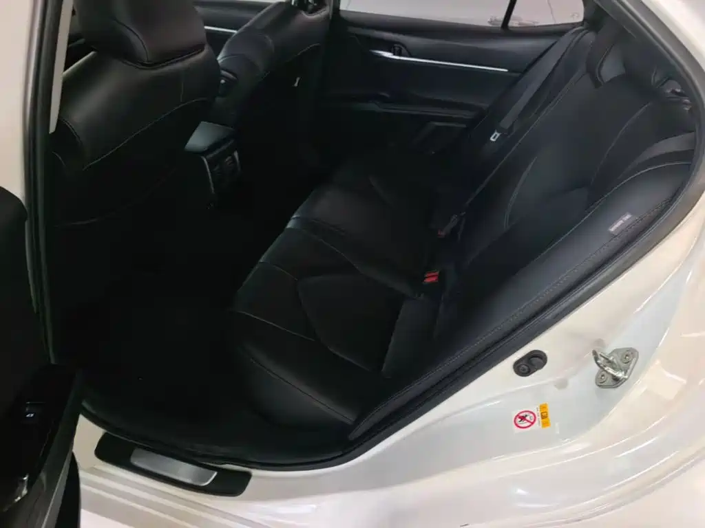 Toyota Camry 2019 — фото 17