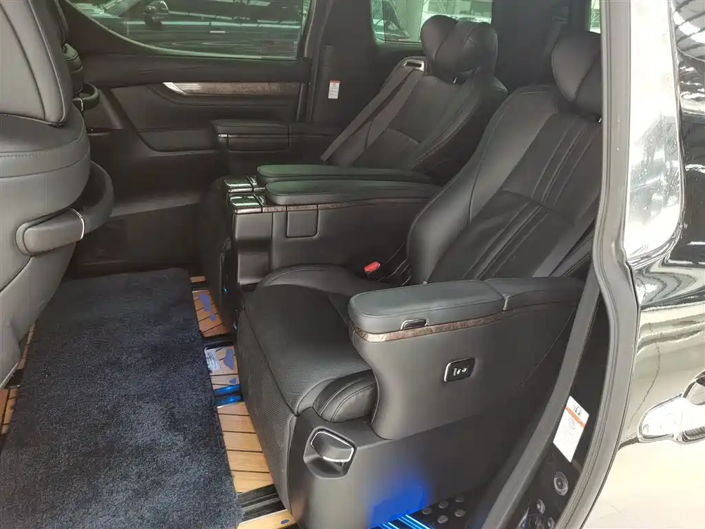 Toyota Vellfire 2021 — фото 13