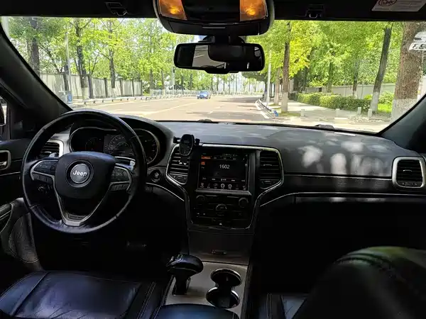 Jeep Grand Cherokee 2016