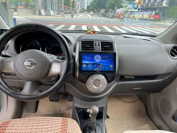 Nissan Sunny 2011