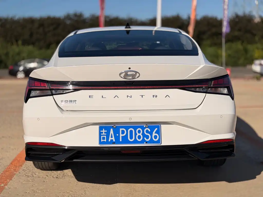 Hyundai Elantra 2022