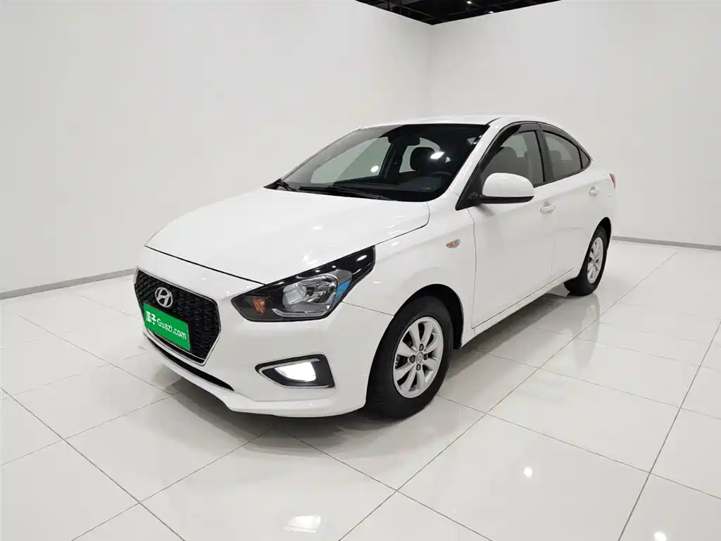 Hyundai Verna 2018 — фото 1