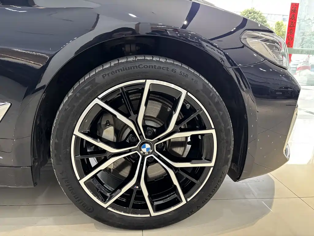 BMW 5 Series 2023 — фото 19