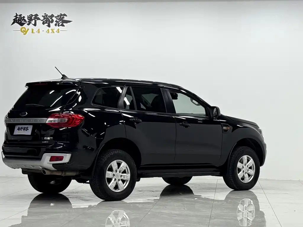 Ford Everest 2023 — фото 14
