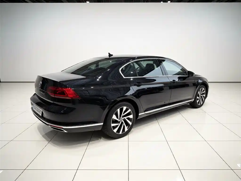 Volkswagen Magotan GTE PHEV 2023 — фото 7
