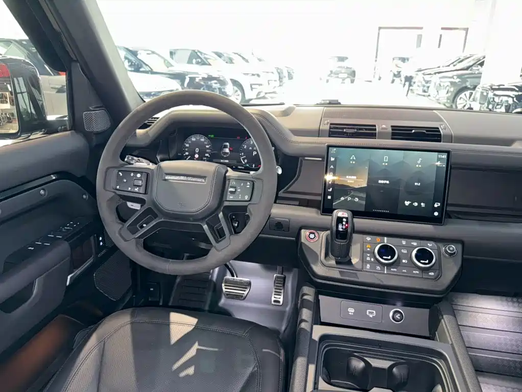Land Rover Defender 2024 — фото 17
