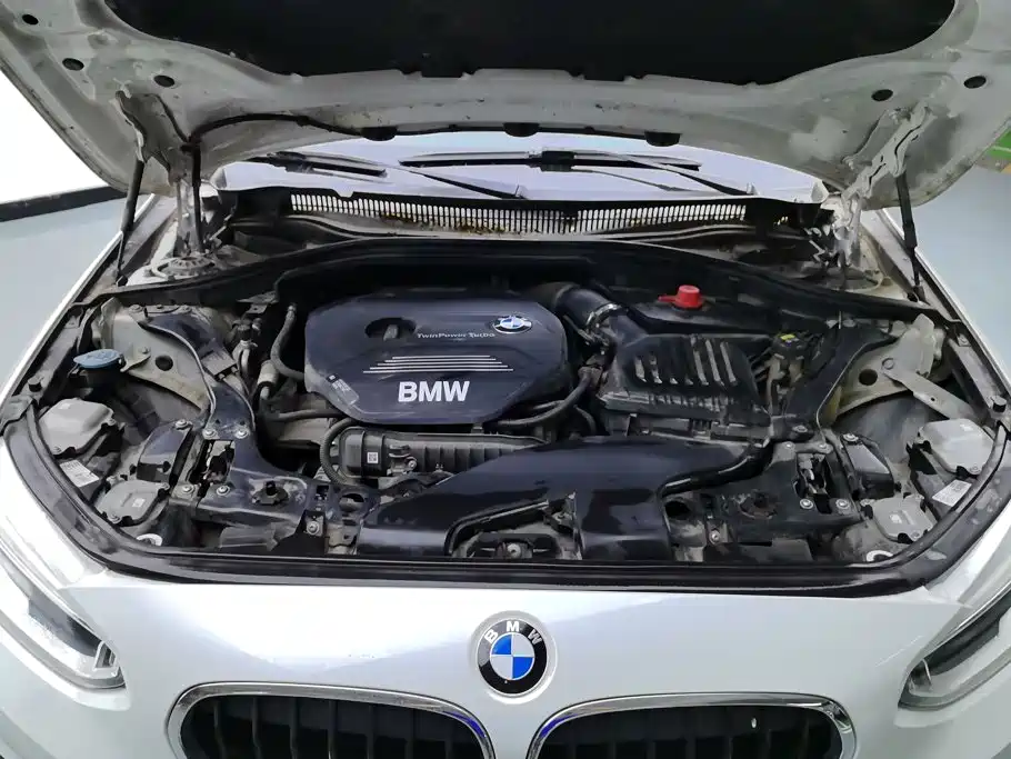 BMW 1 Series 2019 — фото 10