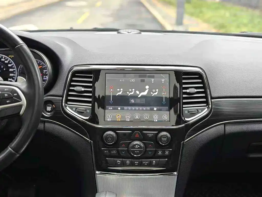 Jeep Grand Cherokee 2021 — фото 9