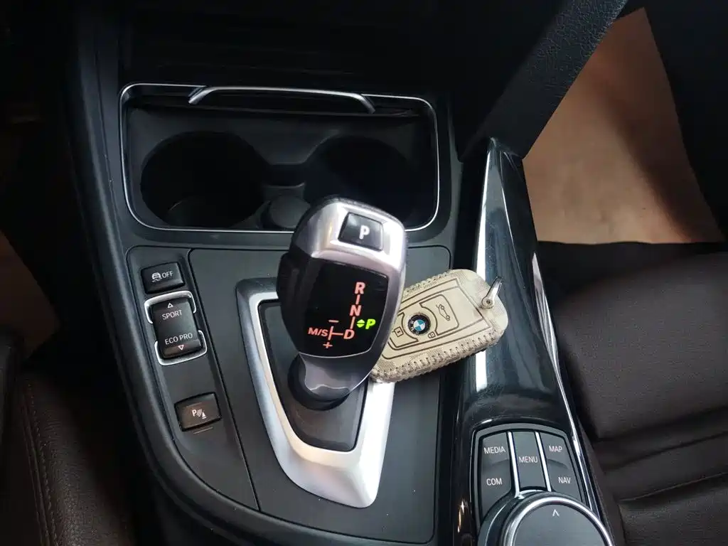 BMW 3 Series 2019 — фото 14