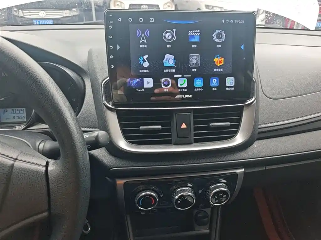 Toyota Yaris L 2019 — фото 13