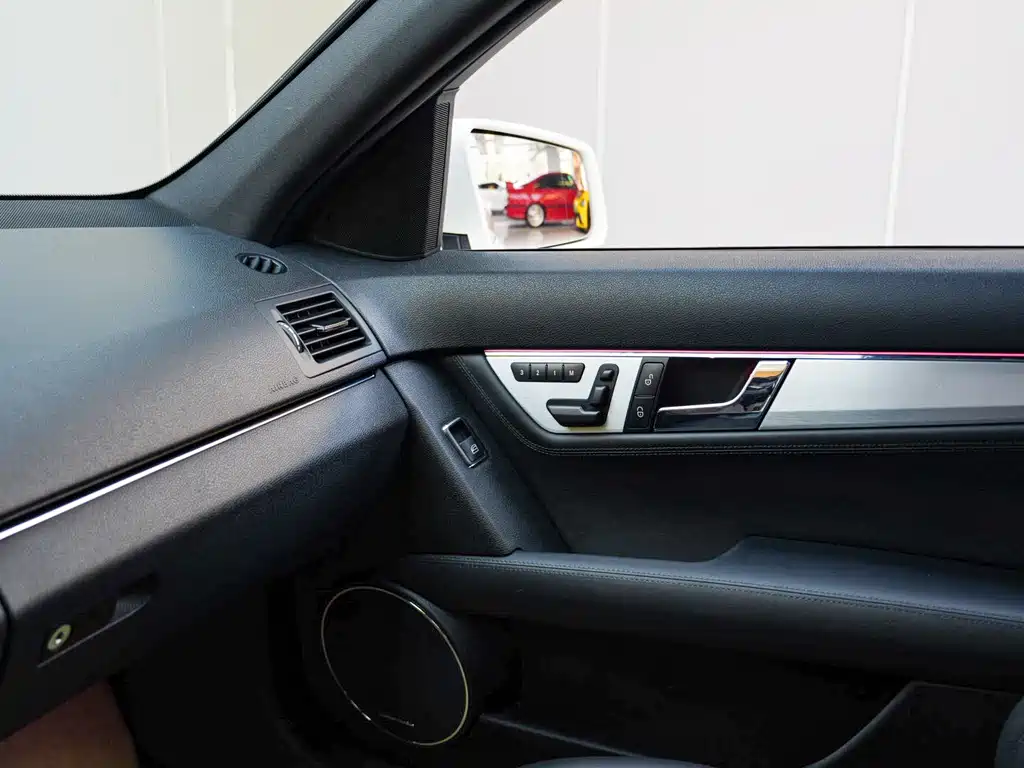 Mercedes-Benz C-Class AMG 2011 — фото 11