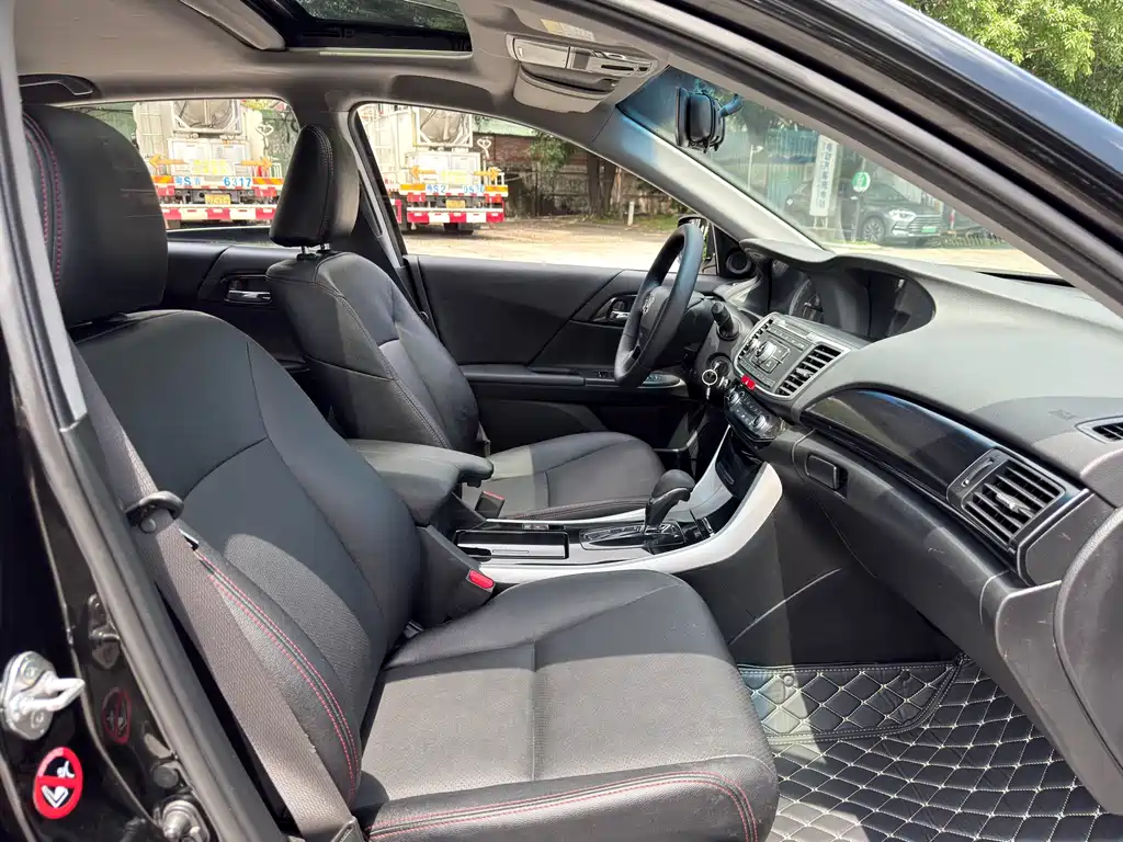 Honda Accord 2016 — фото 17