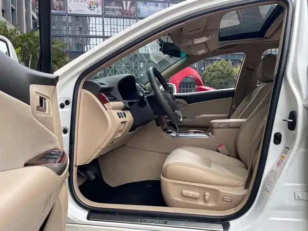 Toyota Crown 2012