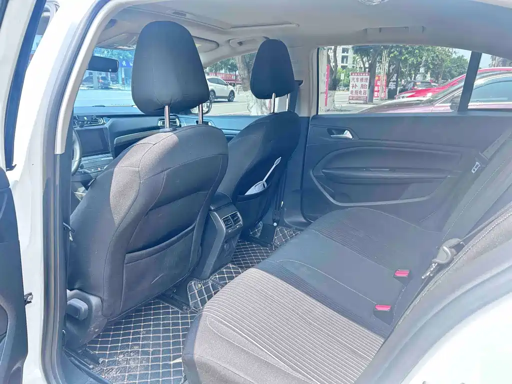 Peugeot 408 2015