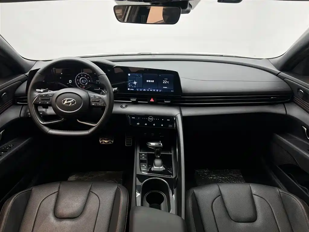 Hyundai Elantra 2023 — фото 18