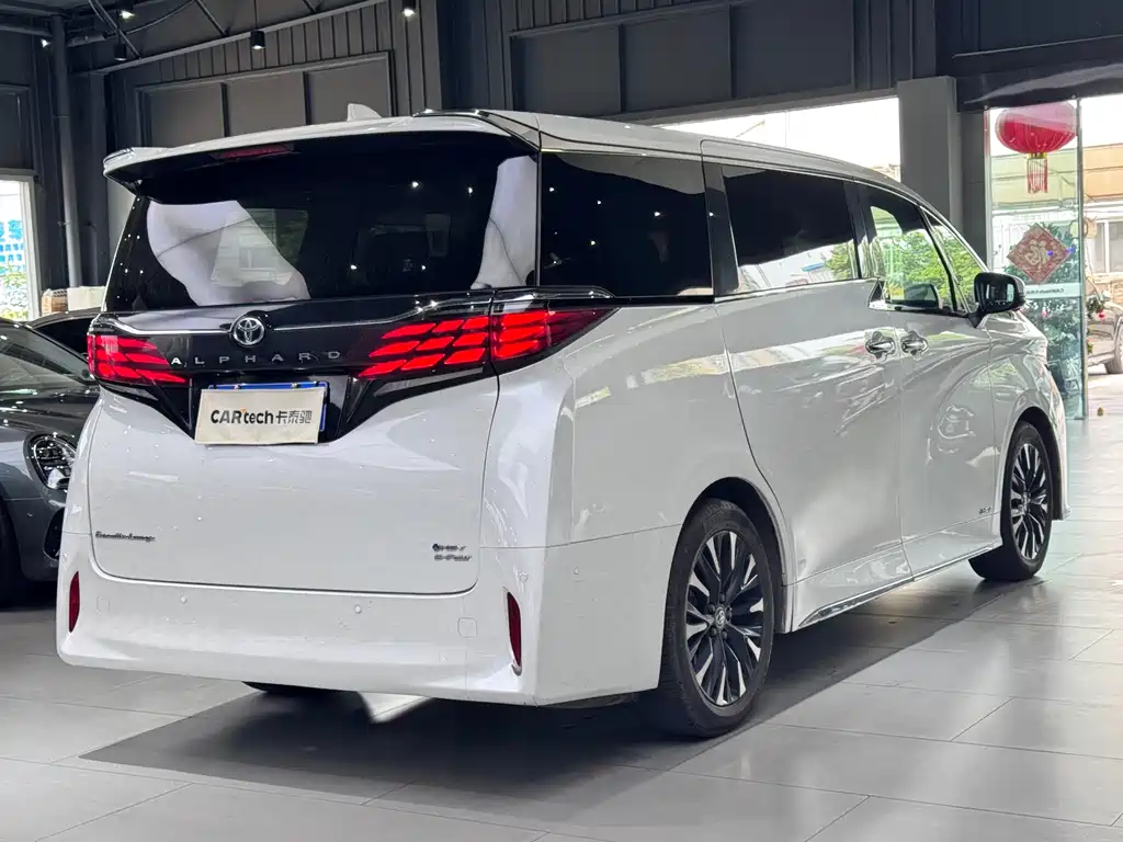 Toyota Alphard 2024 — фото 4