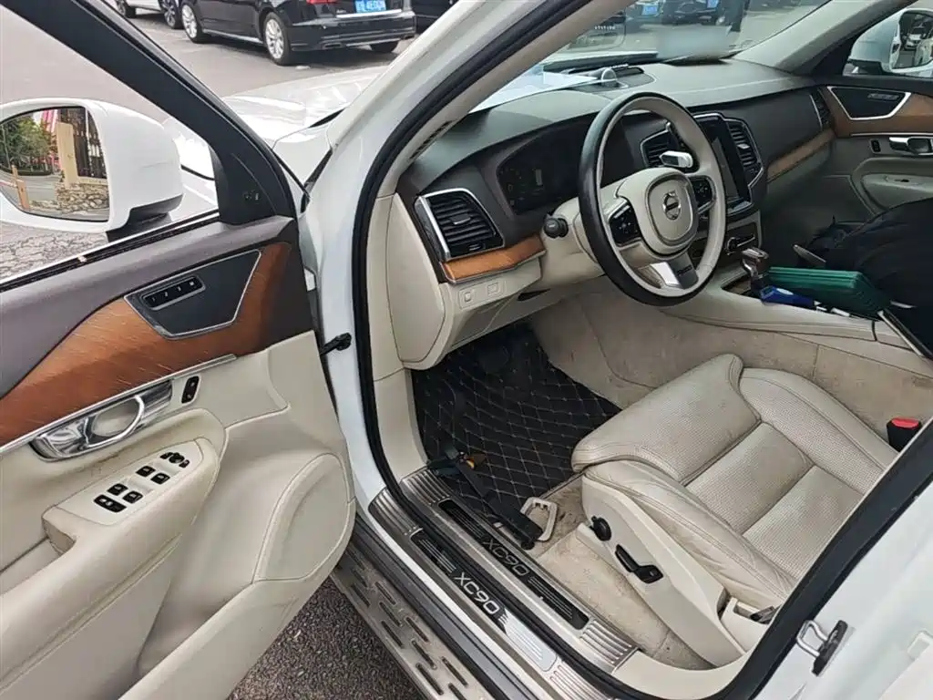 Volvo XC90 2015 — фото 16