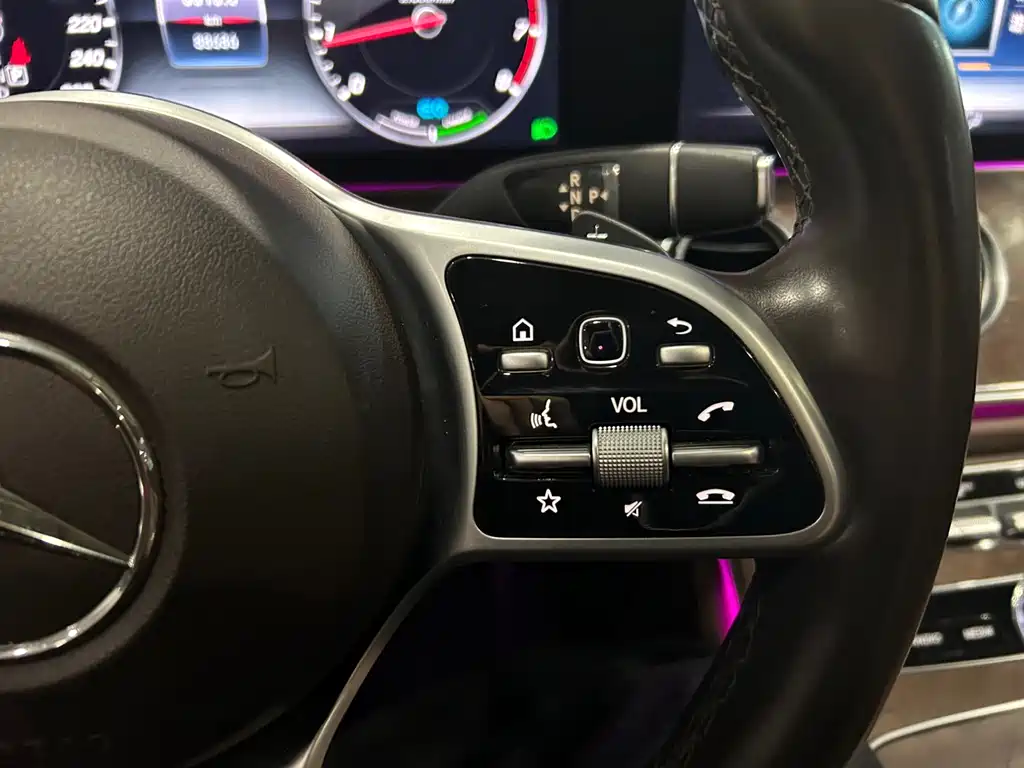Mercedes-Benz E-Class 2019 — фото 13