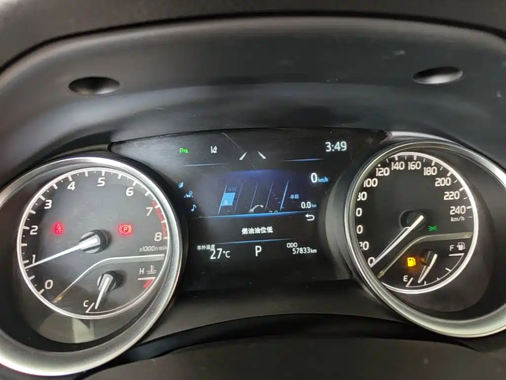 Toyota Camry 2023 — фото 12