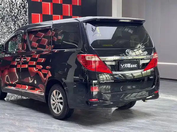 Toyota Alphard 2013