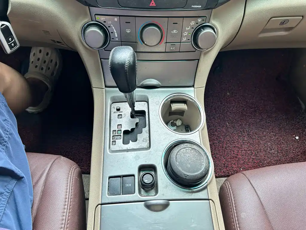 Toyota Highlander 2012 — фото 12