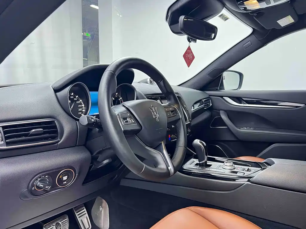 Maserati Levante 2018 — фото 10
