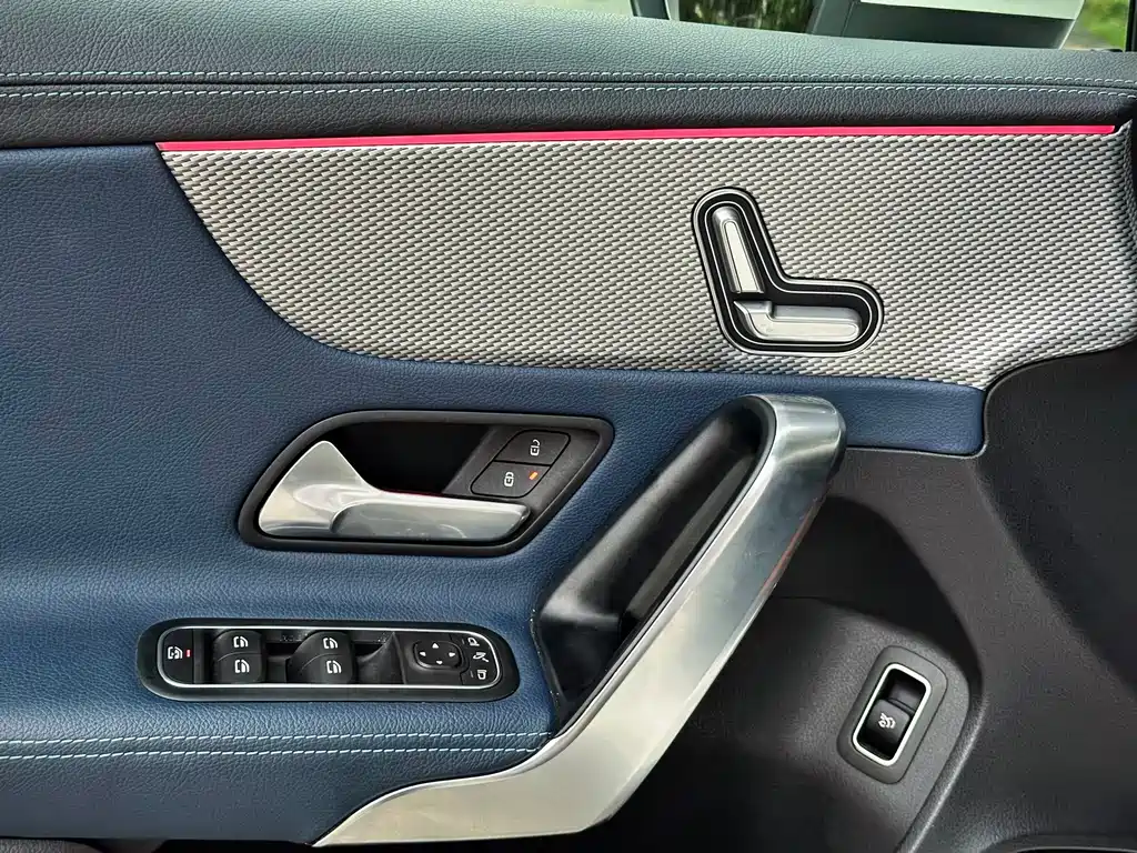 Mercedes-Benz A-Class 2019 — фото 11