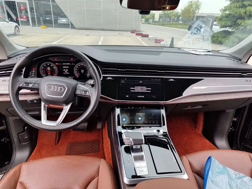 Audi Q7 2024 — фото 10
